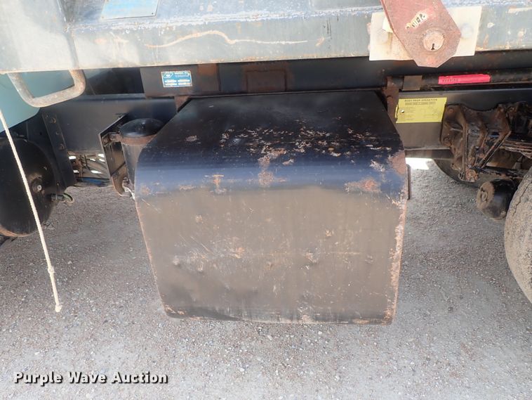 image for item DI4613 2002 International 4700  dump truck