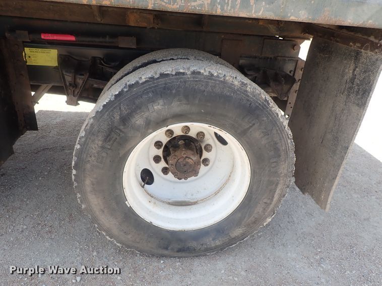 image for item DI4613 2002 International 4700  dump truck