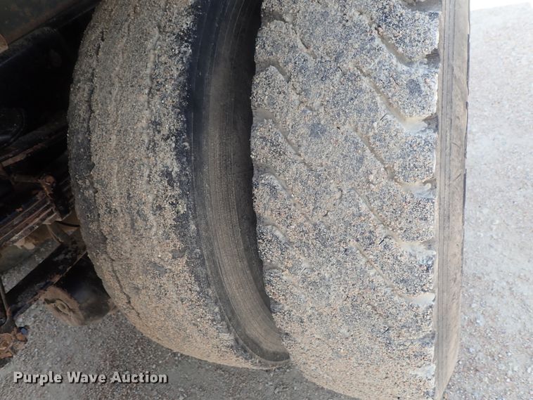 image for item DI4613 2002 International 4700  dump truck