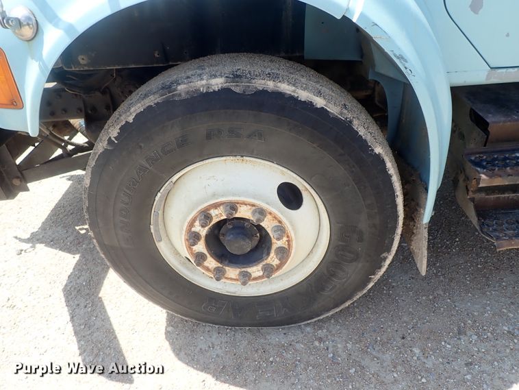 image for item DI4613 2002 International 4700  dump truck