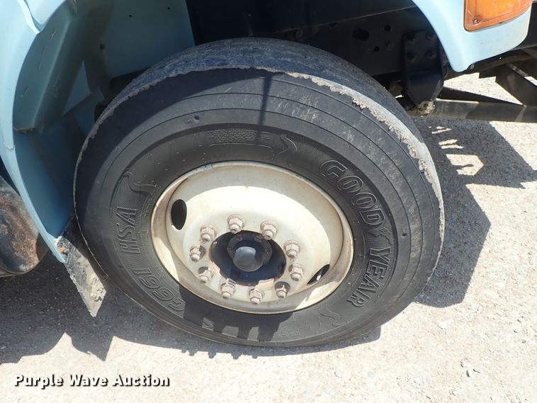 image for item DI4613 2002 International 4700  dump truck