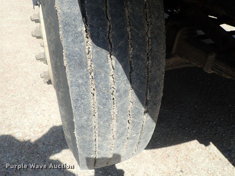 image for item DI4613 2002 International 4700  dump truck