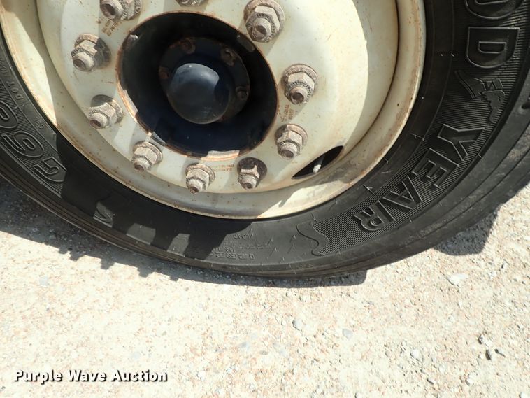 image for item DI4613 2002 International 4700  dump truck