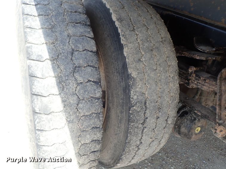 image for item DI4613 2002 International 4700  dump truck