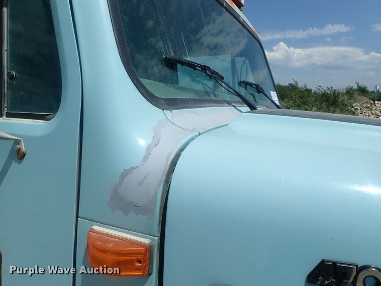 image for item DI4613 2002 International 4700  dump truck