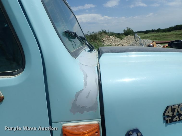 image for item DI4613 2002 International 4700  dump truck