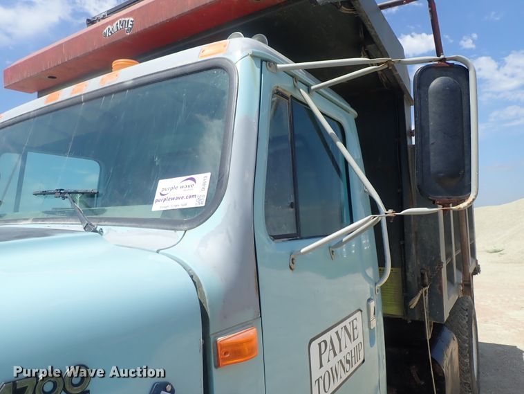 image for item DI4613 2002 International 4700  dump truck
