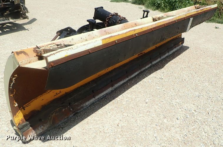 image for item DI4613 2002 International 4700  dump truck