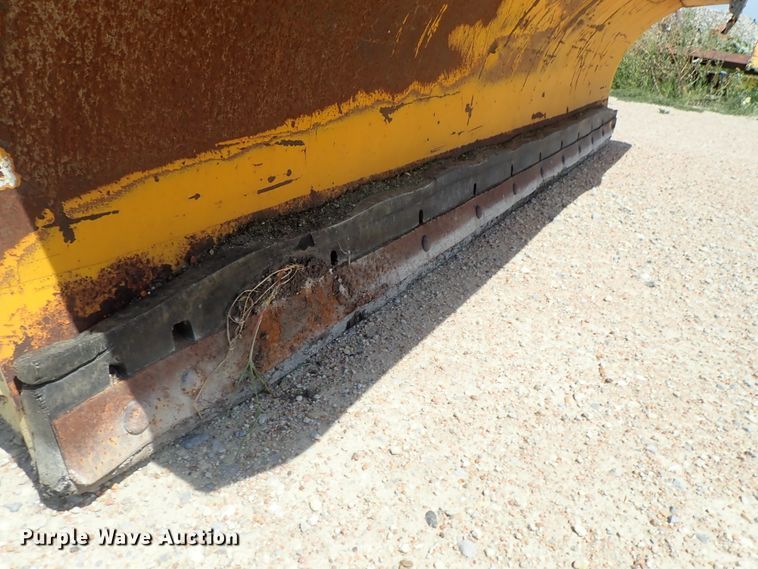 image for item DI4613 2002 International 4700  dump truck