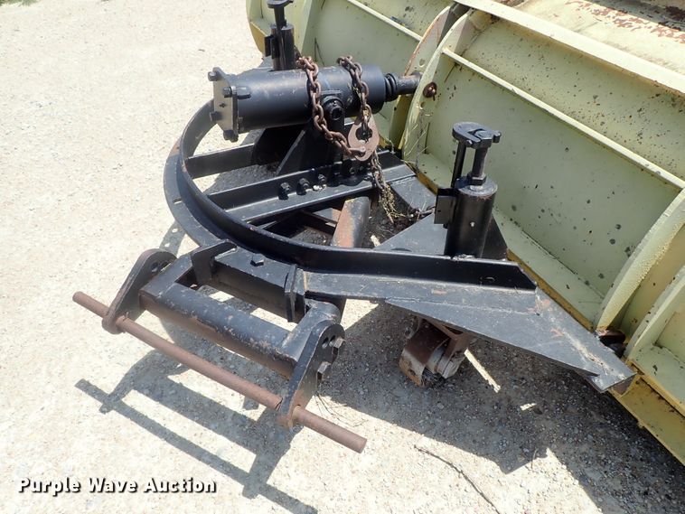 image for item DI4613 2002 International 4700  dump truck