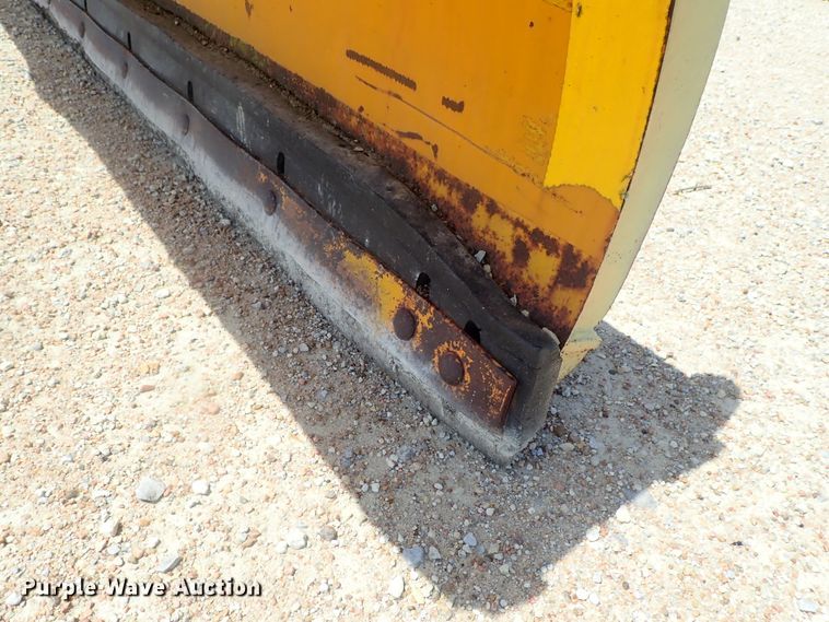 image for item DI4613 2002 International 4700  dump truck