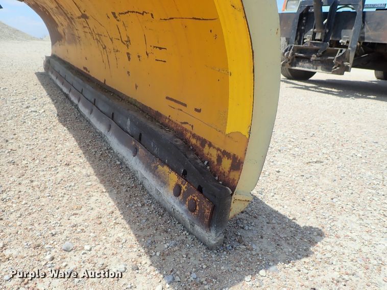 image for item DI4613 2002 International 4700  dump truck