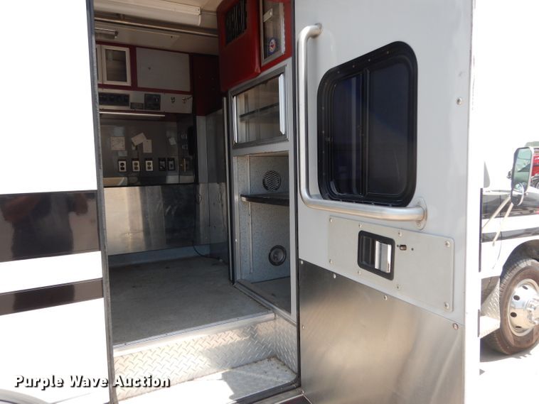 image for item DI5254 1995 Ford Econoline E350  ambulance