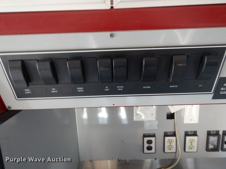 image for item DI5254 1995 Ford Econoline E350  ambulance