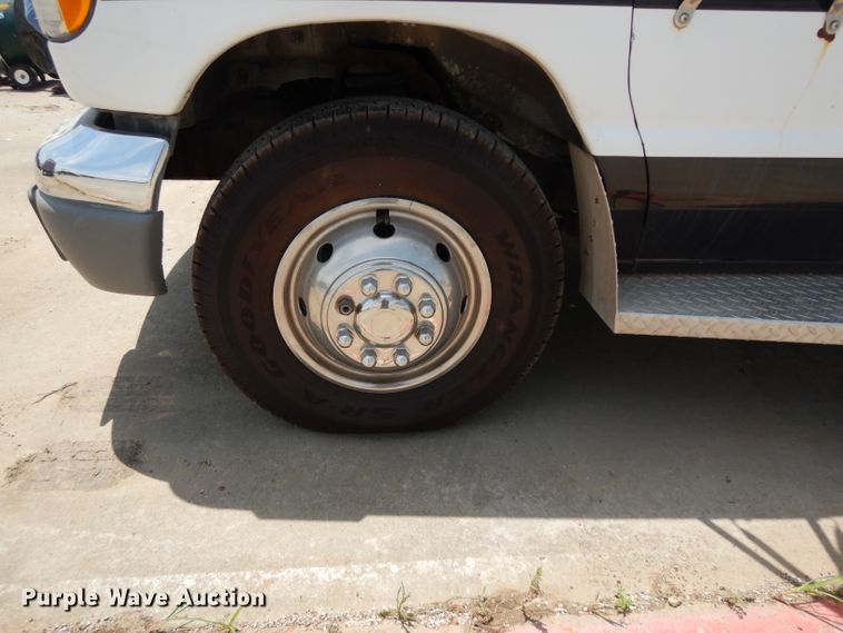 image for item DI5254 1995 Ford Econoline E350  ambulance