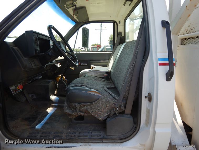 image for item DI7585 1993 Chevrolet Kodiak C6500  digger derrick truck