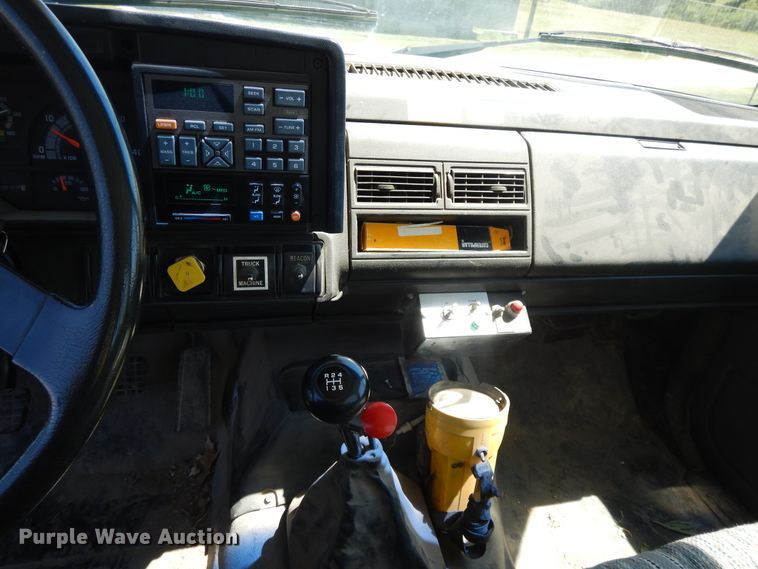 image for item DI7585 1993 Chevrolet Kodiak C6500  digger derrick truck