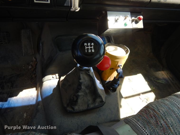 image for item DI7585 1993 Chevrolet Kodiak C6500  digger derrick truck