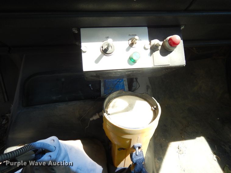 image for item DI7585 1993 Chevrolet Kodiak C6500  digger derrick truck