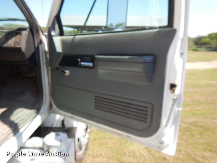 image for item DI7585 1993 Chevrolet Kodiak C6500  digger derrick truck