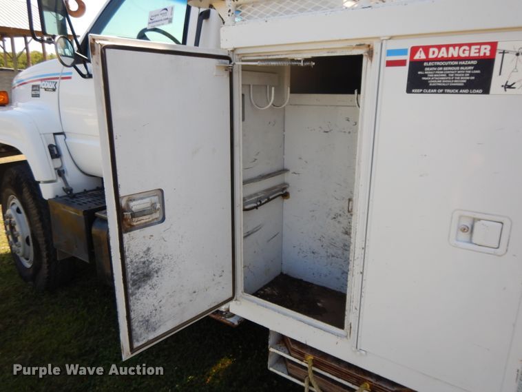 image for item DI7585 1993 Chevrolet Kodiak C6500  digger derrick truck