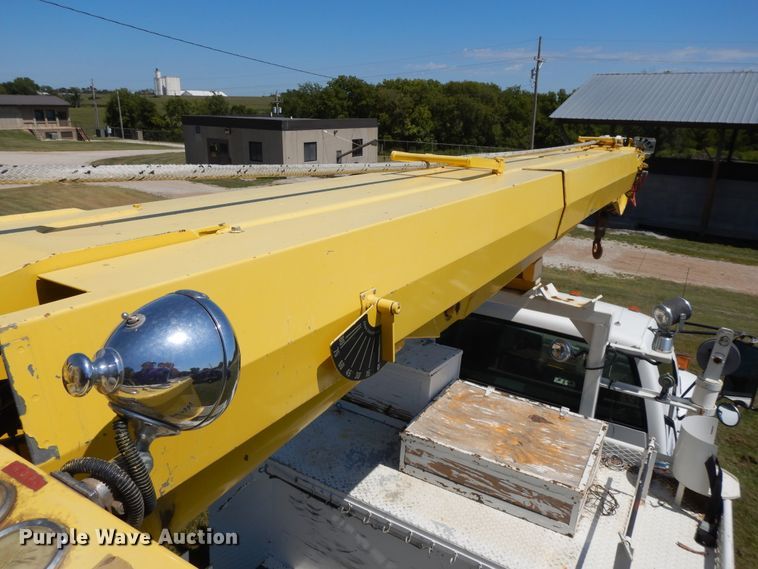 image for item DI7585 1993 Chevrolet Kodiak C6500  digger derrick truck