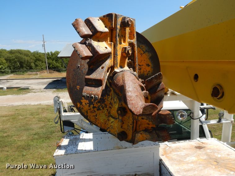 image for item DI7585 1993 Chevrolet Kodiak C6500  digger derrick truck