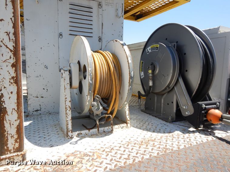 image for item DI7585 1993 Chevrolet Kodiak C6500  digger derrick truck