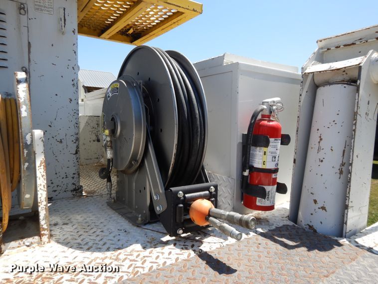 image for item DI7585 1993 Chevrolet Kodiak C6500  digger derrick truck