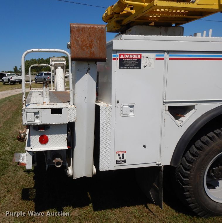 image for item DI7585 1993 Chevrolet Kodiak C6500  digger derrick truck