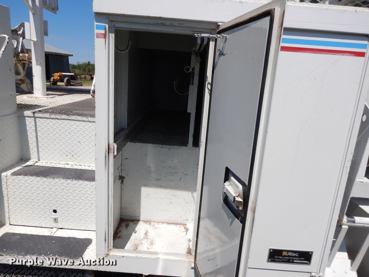 image for item DI7585 1993 Chevrolet Kodiak C6500  digger derrick truck