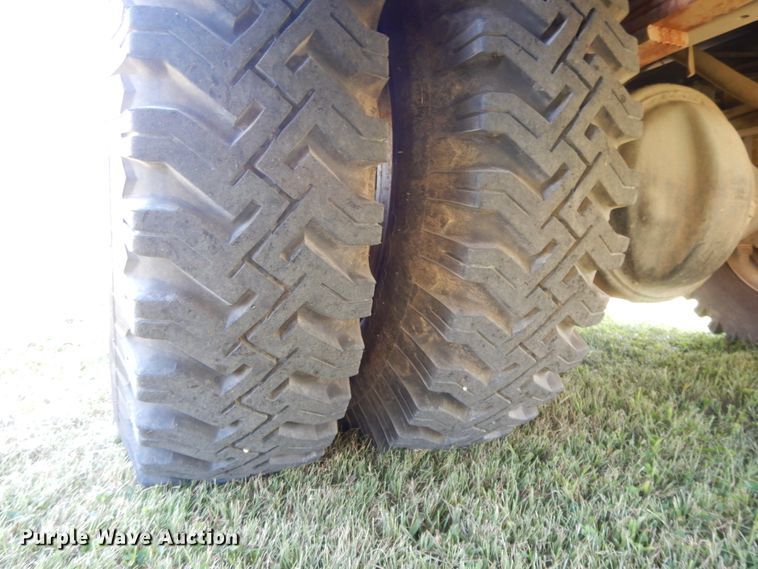 image for item DI7585 1993 Chevrolet Kodiak C6500  digger derrick truck