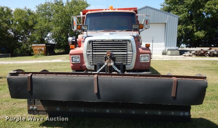 image for item DI7588 1989 Ford L8000  dump truck