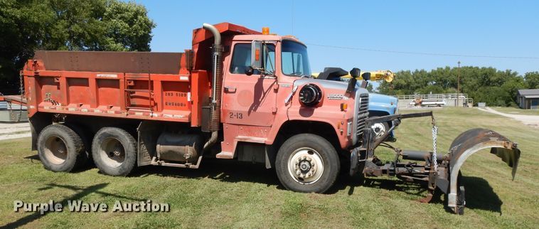 image for item DI7588 1989 Ford L8000  dump truck