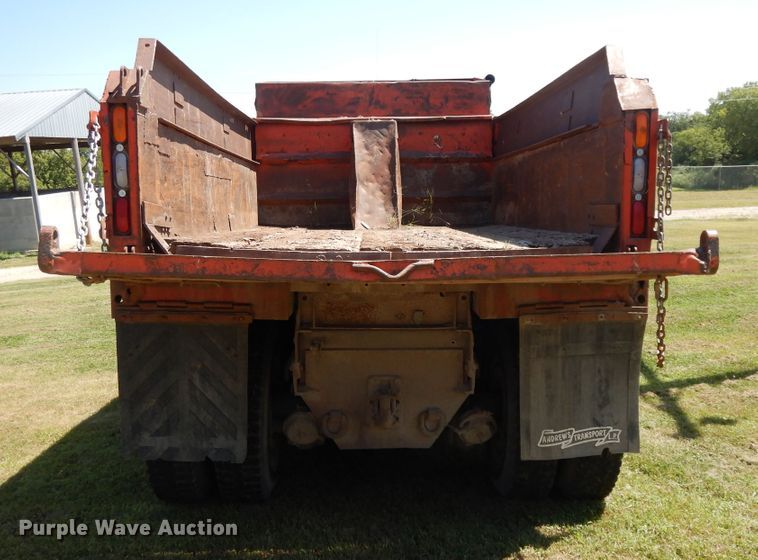 image for item DI7588 1989 Ford L8000  dump truck