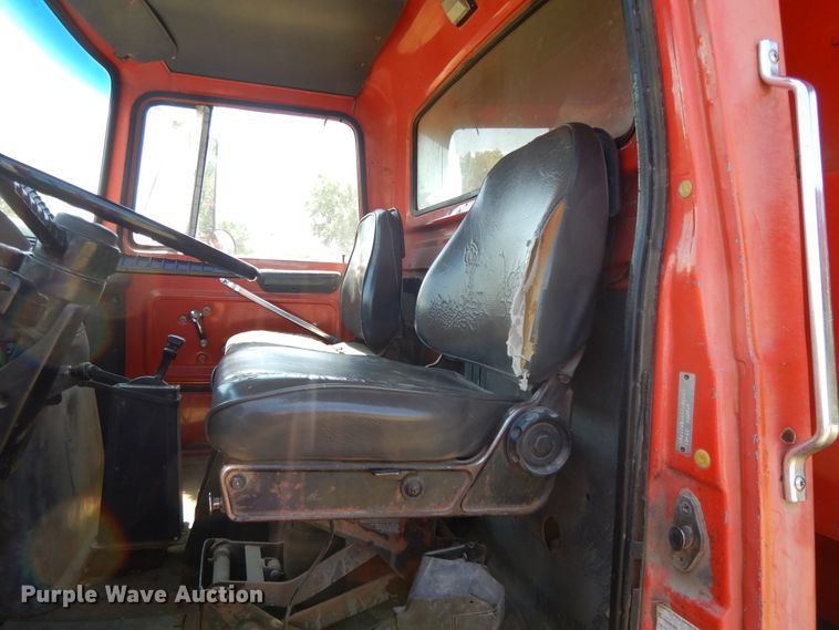 image for item DI7588 1989 Ford L8000  dump truck