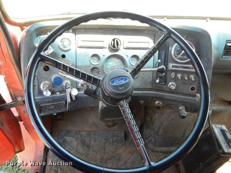 image for item DI7588 1989 Ford L8000  dump truck