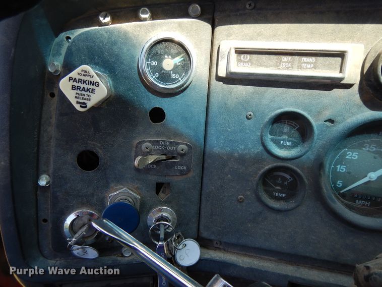 image for item DI7588 1989 Ford L8000  dump truck