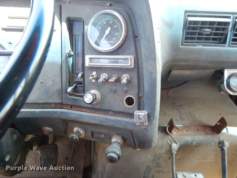 image for item DI7588 1989 Ford L8000  dump truck