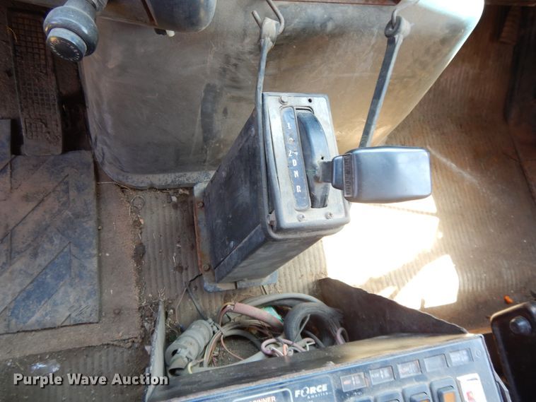 image for item DI7588 1989 Ford L8000  dump truck