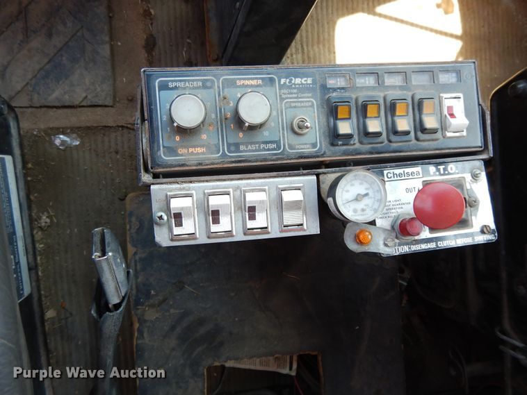 image for item DI7588 1989 Ford L8000  dump truck