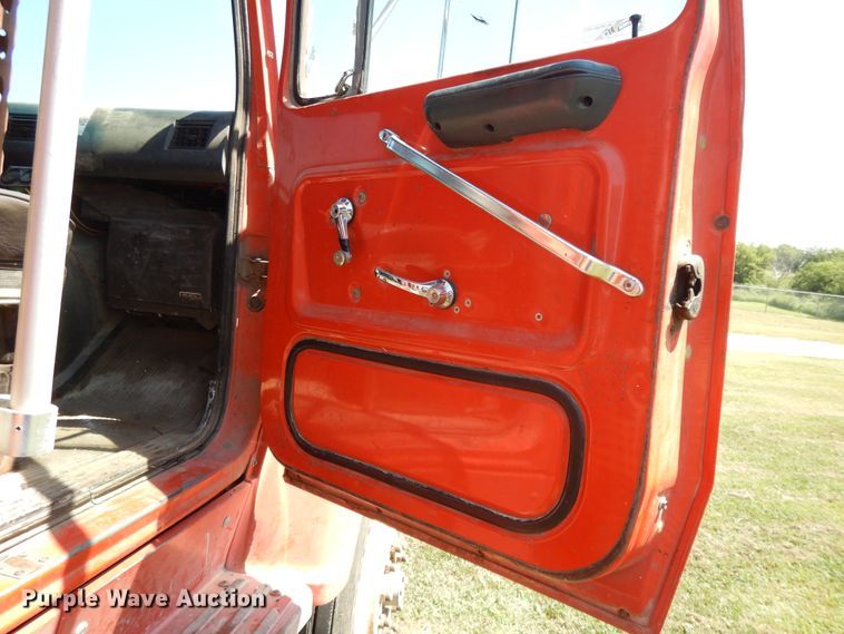 image for item DI7588 1989 Ford L8000  dump truck