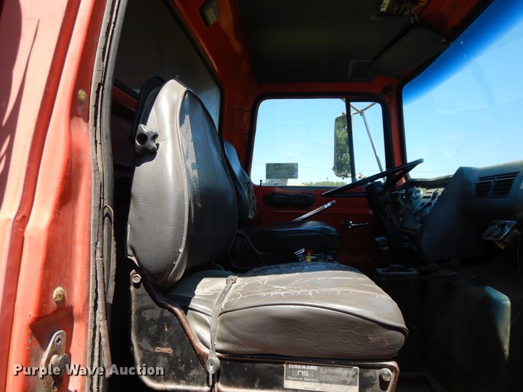 image for item DI7588 1989 Ford L8000  dump truck