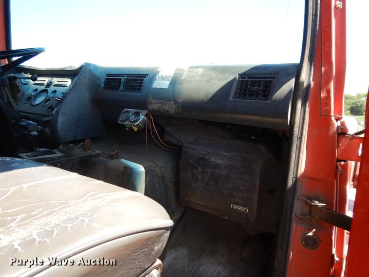 image for item DI7588 1989 Ford L8000  dump truck