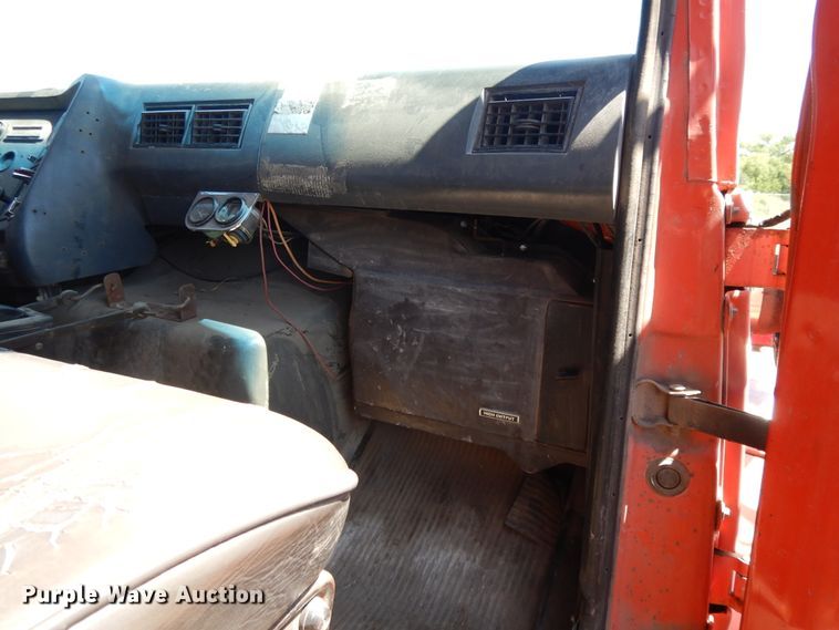 image for item DI7588 1989 Ford L8000  dump truck