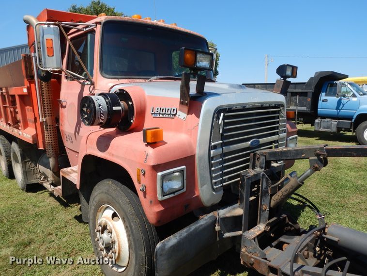 image for item DI7588 1989 Ford L8000  dump truck