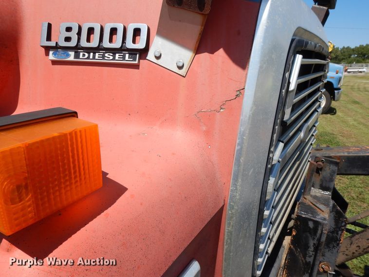 image for item DI7588 1989 Ford L8000  dump truck