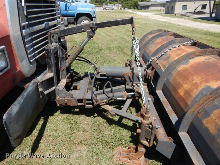 image for item DI7588 1989 Ford L8000  dump truck