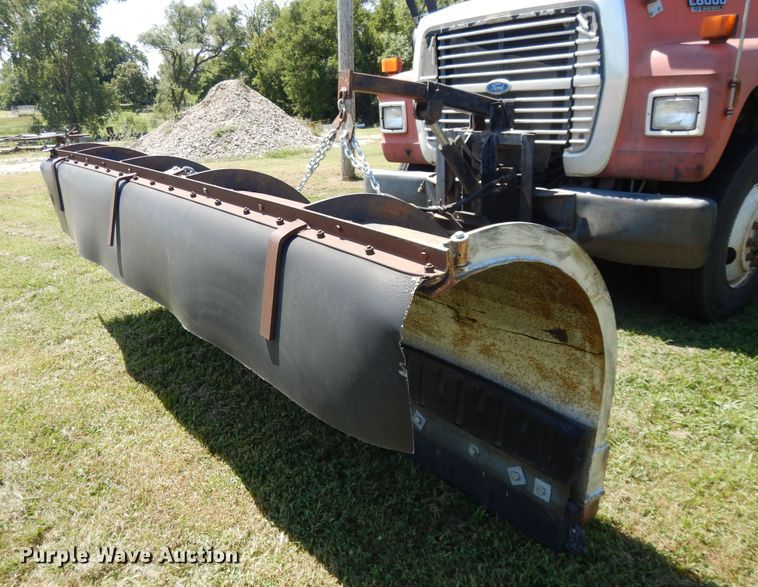 image for item DI7588 1989 Ford L8000  dump truck