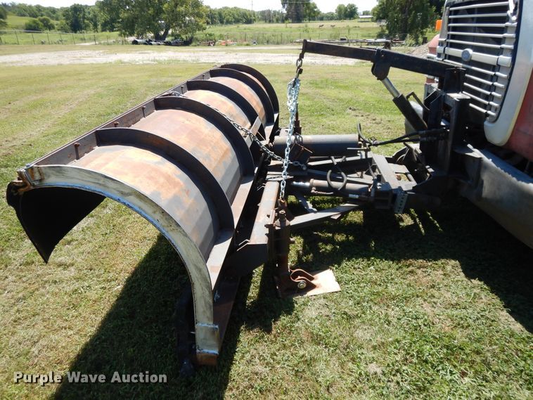 image for item DI7588 1989 Ford L8000  dump truck